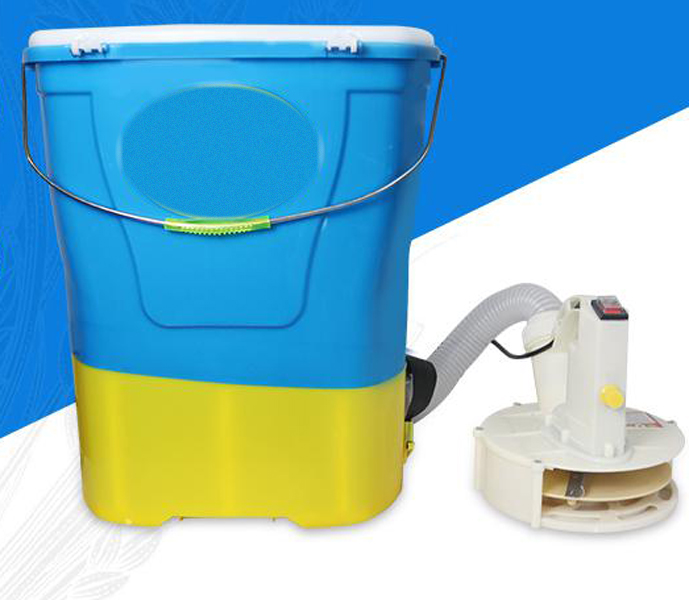 Knapsack-electric-fertilizer-applicator