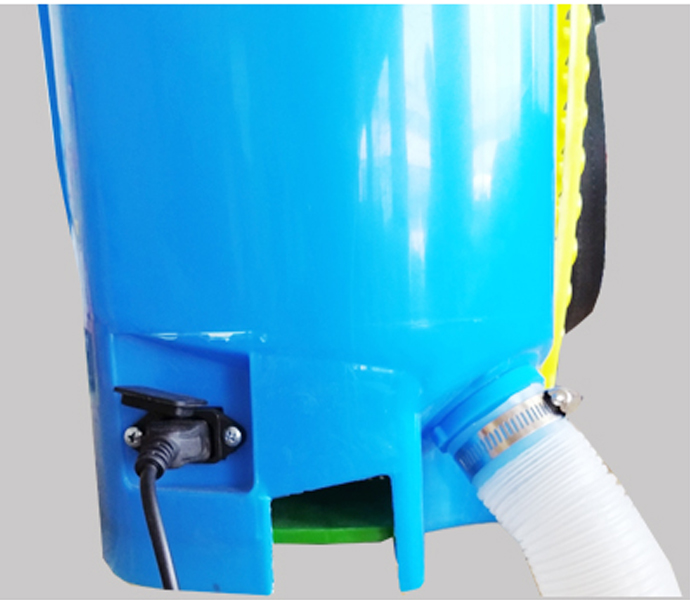 Knapsack-electric-fertilizer-applicator side
